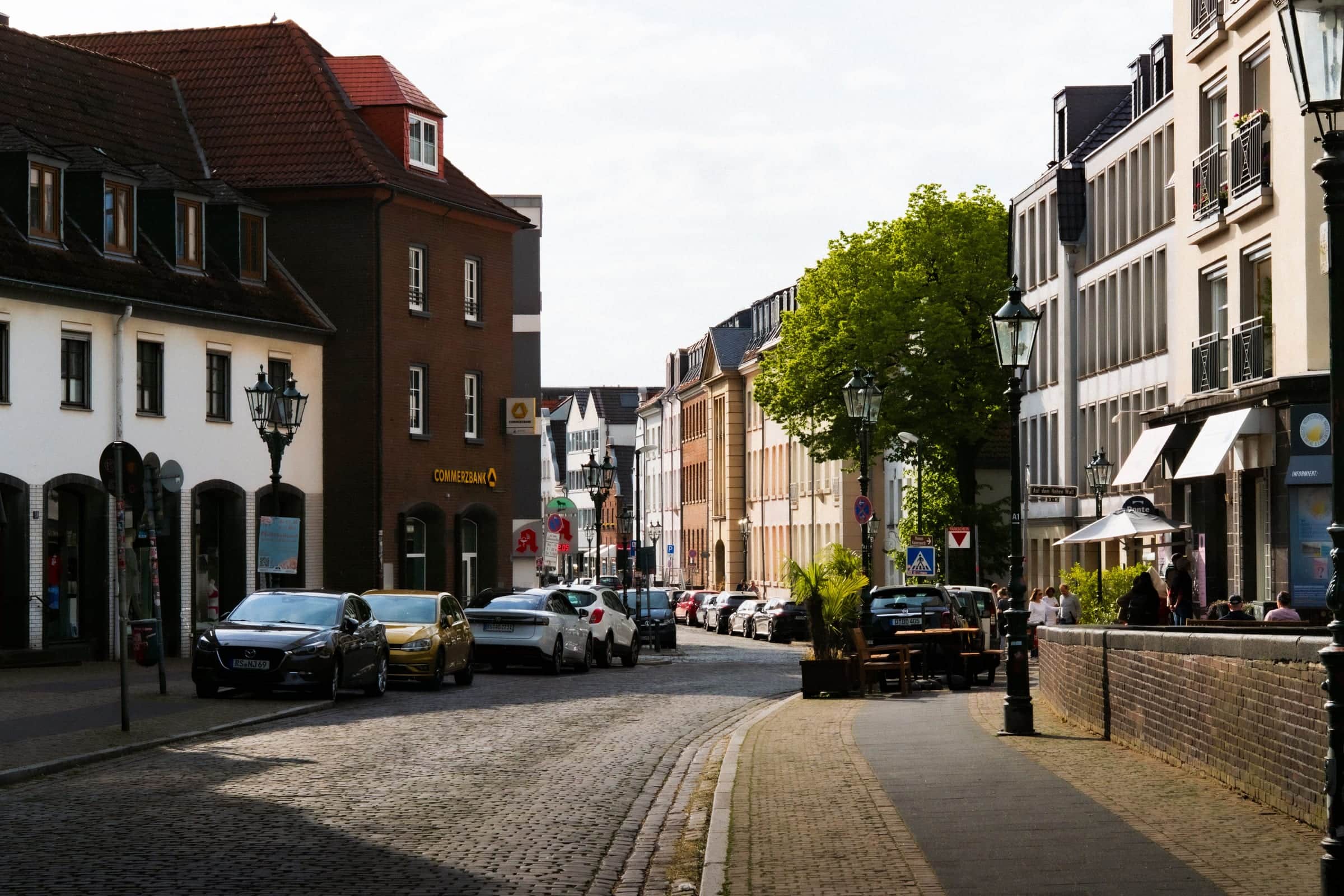Altstadtstraße mit Kopfsteinpflaster im Einsatzgebiet